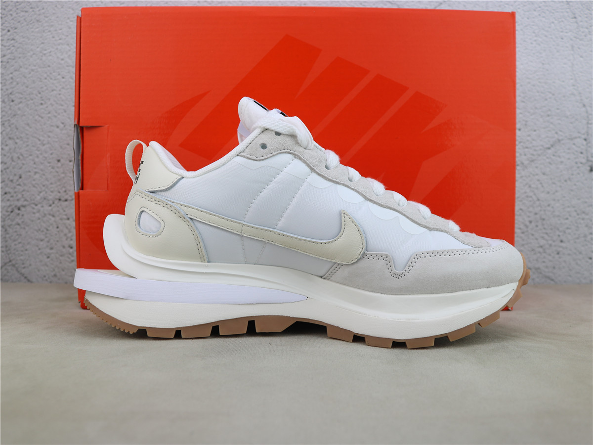 Sacai X Nike Vaporwaffle Sail Gum DD1875-100